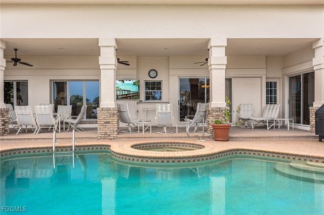 16031 Forest Oaks DR, Fort Myers, FL 33908