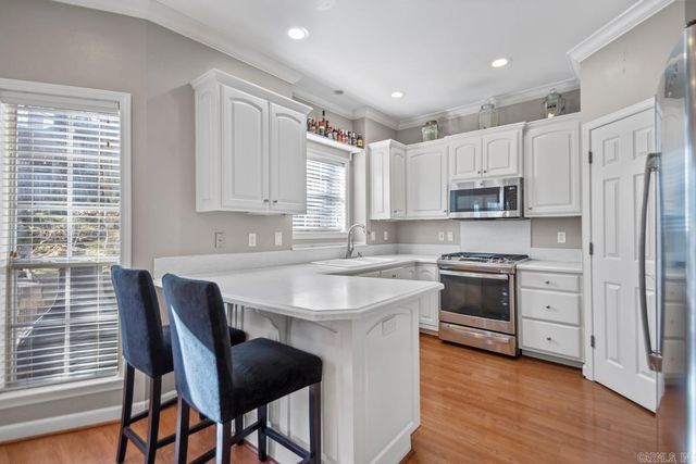 44 W Point Dr, Maumelle, AR 72113