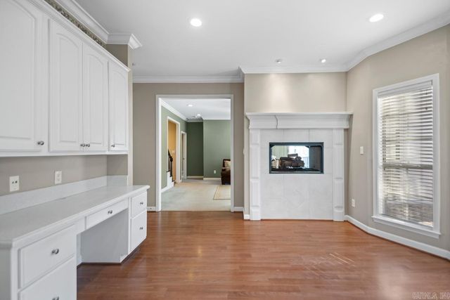 44 W Point Dr, Maumelle, AR 72113