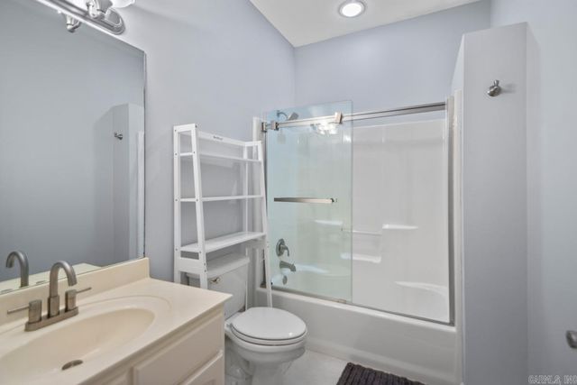 44 W Point Dr, Maumelle, AR 72113