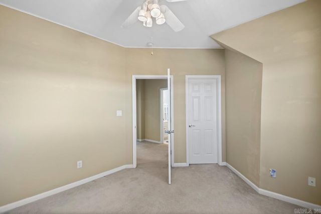 44 W Point Dr, Maumelle, AR 72113