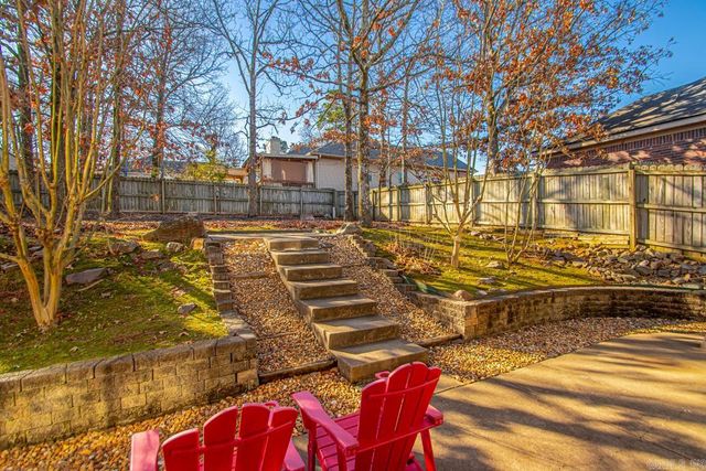 44 W Point Dr, Maumelle, AR 72113