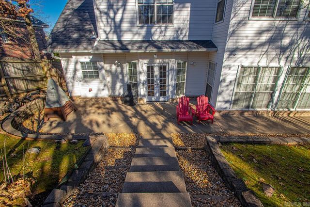 44 W Point Dr, Maumelle, AR 72113