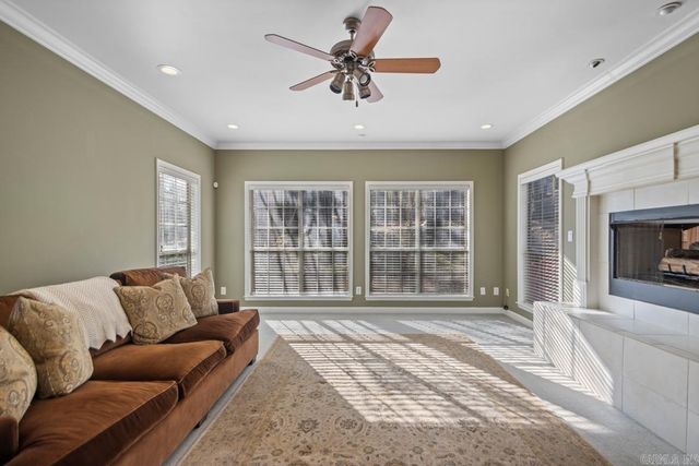 44 W Point Dr, Maumelle, AR 72113