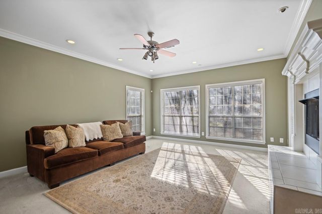 44 W Point Dr, Maumelle, AR 72113