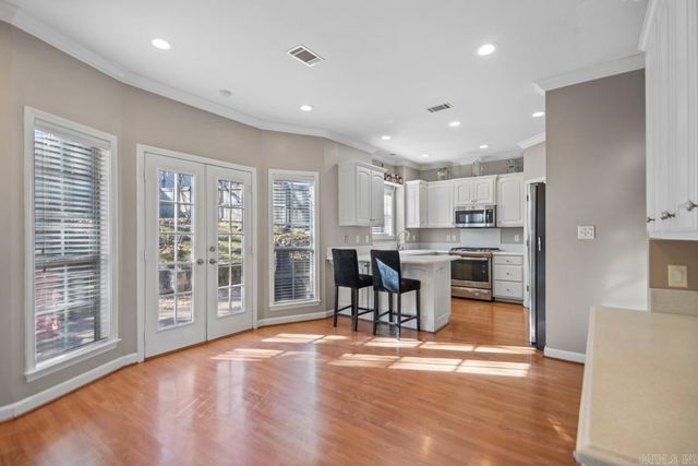 44 W Point Dr, Maumelle, AR 72113