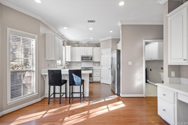 44 W Point Dr, Maumelle, AR 72113