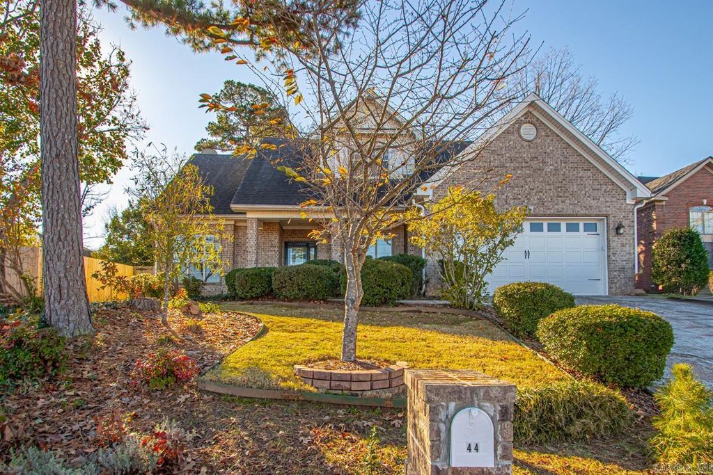 44 W Point Dr, Maumelle, AR 72113