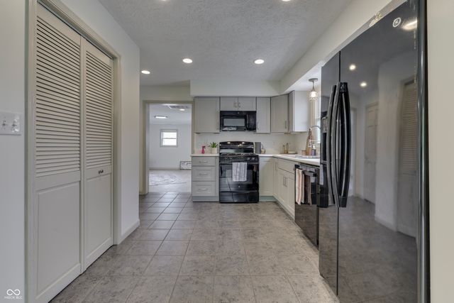 146 Parkview Drive, Whiteland, IN 46184