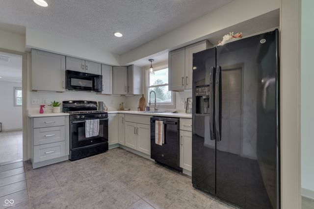 146 Parkview Drive, Whiteland, IN 46184