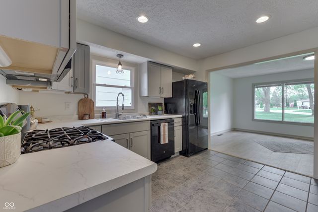 146 Parkview Drive, Whiteland, IN 46184