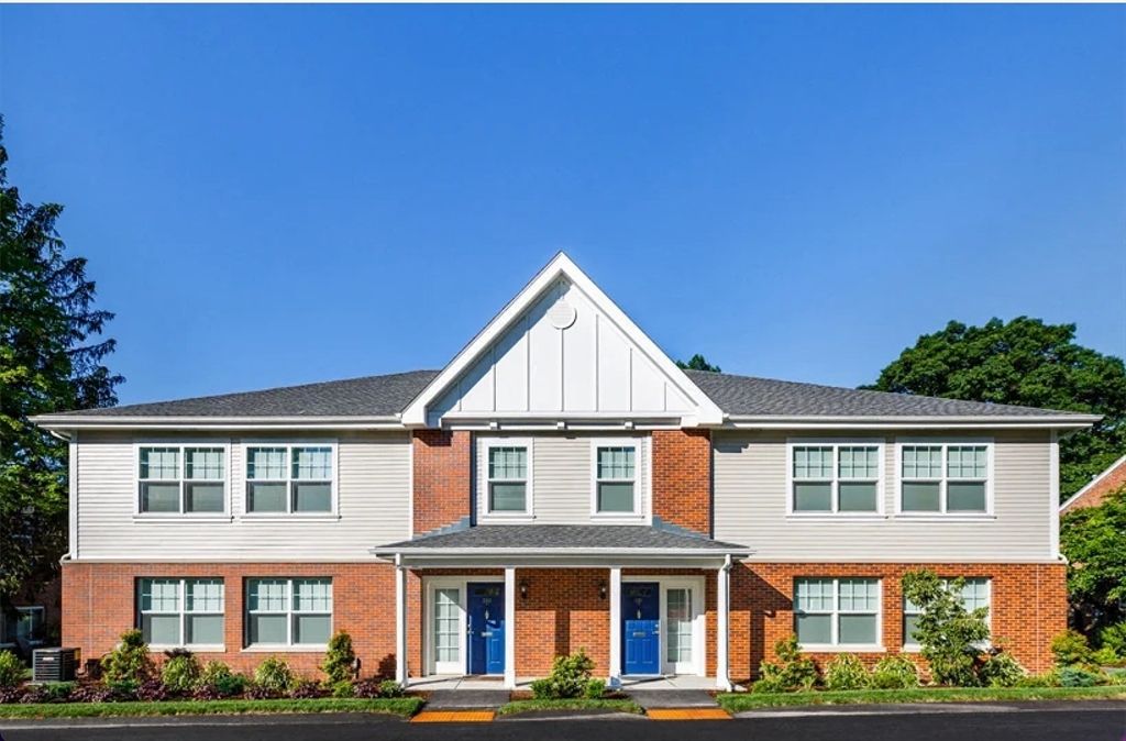 13 Independence Dr 13, Brookline, MA 02467