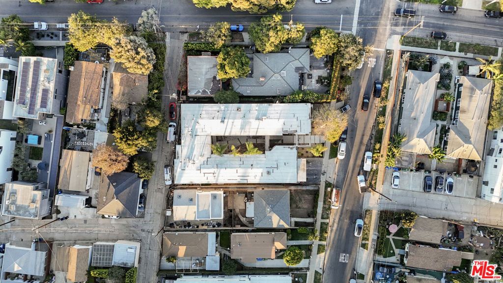 Image 14 of property listing at 559 Sunset Avenue, Venice, CA 90291