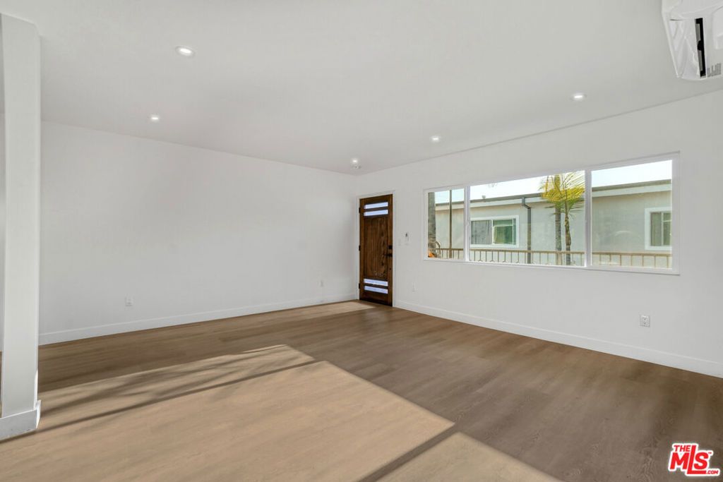 Image 5 of property listing at 559 Sunset Avenue, Venice, CA 90291