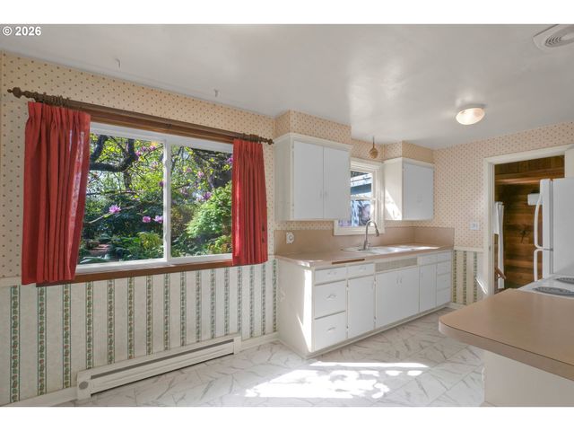 3270 WOOD Ave, Eugene, OR 97402