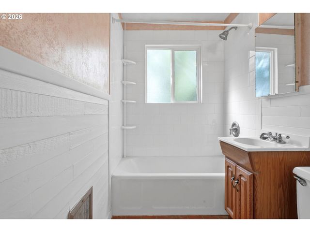 3270 WOOD Ave, Eugene, OR 97402