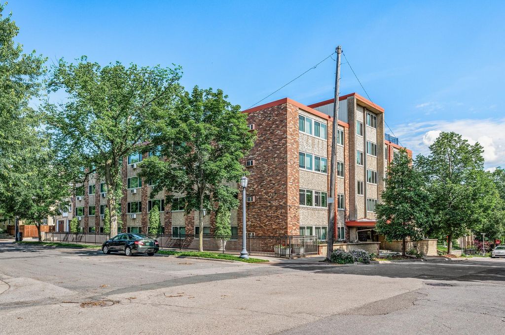 1901 Emerson Avenue S 303, Minneapolis, MN 55403 — photo 3