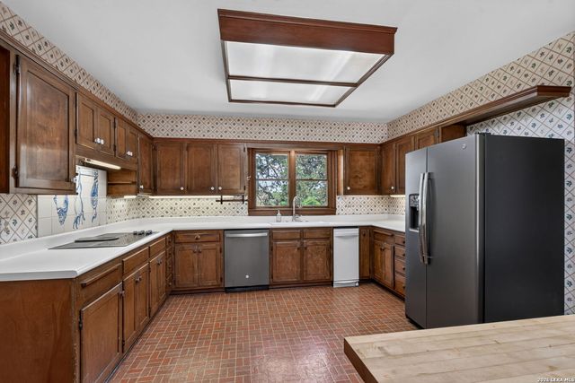 2634 County Road 4713, Lacoste, TX 78039
