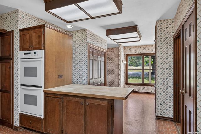 2634 County Road 4713, Lacoste, TX 78039