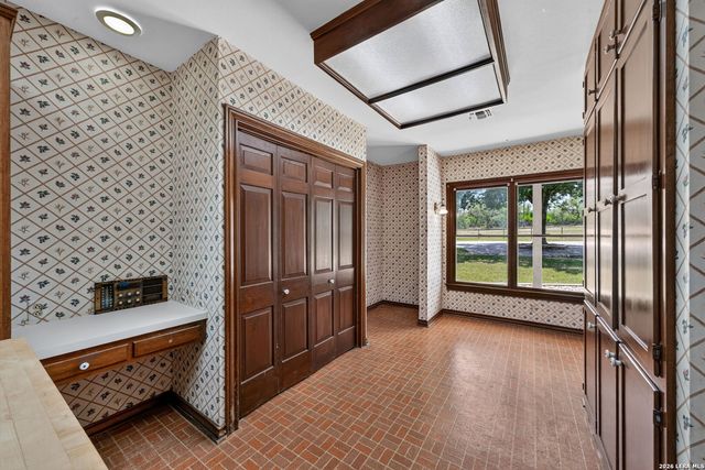 2634 County Road 4713, Lacoste, TX 78039