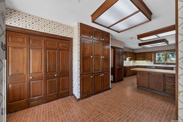 2634 County Road 4713, Lacoste, TX 78039