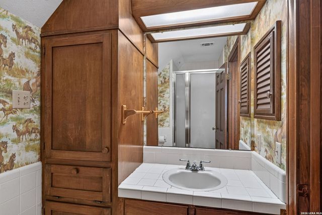 2634 County Road 4713, Lacoste, TX 78039