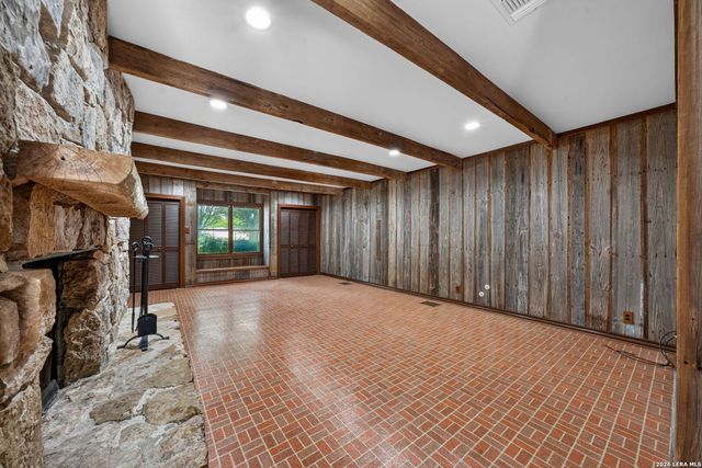 2634 County Road 4713, Lacoste, TX 78039