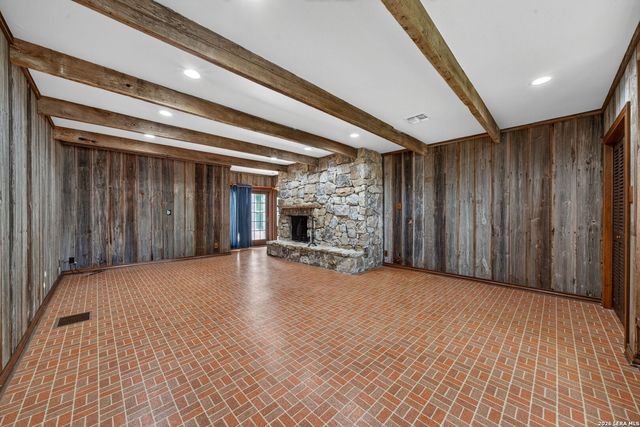 2634 County Road 4713, Lacoste, TX 78039