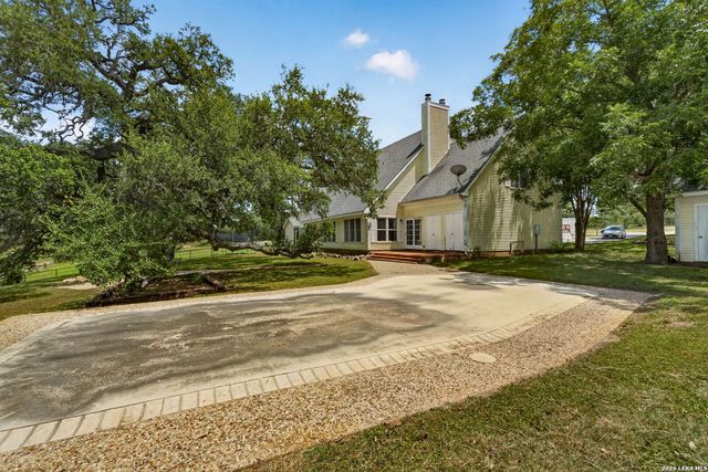2634 County Road 4713, Lacoste, TX 78039