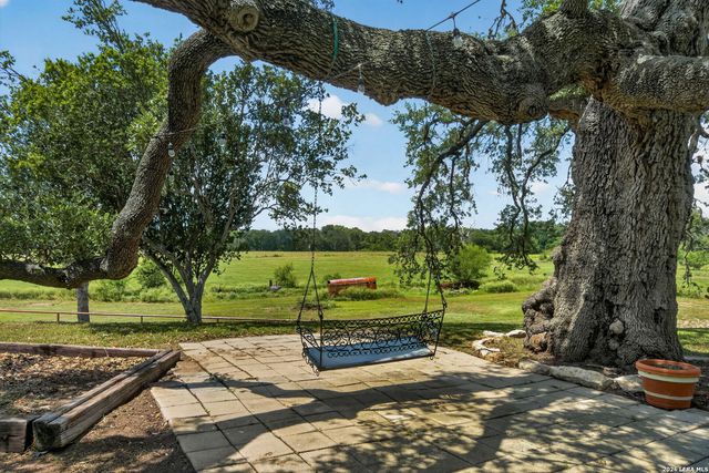 2634 County Road 4713, Lacoste, TX 78039