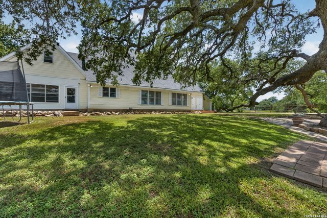 2634 County Road 4713, Lacoste, TX 78039