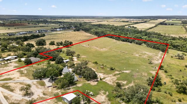 2634 County Road 4713, Lacoste, TX 78039