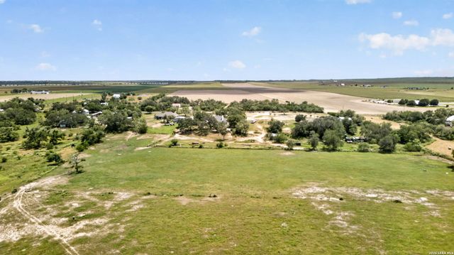 2634 County Road 4713, Lacoste, TX 78039