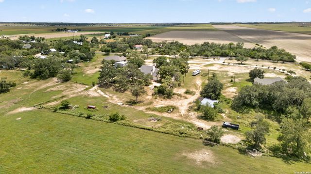 2634 County Road 4713, Lacoste, TX 78039