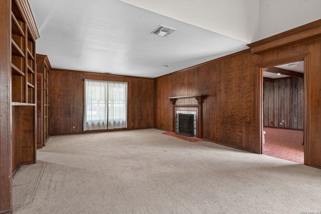 2634 County Road 4713, Lacoste, TX 78039