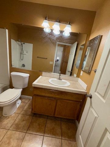 2815 Crescent Moon Ct, Ceres, CA 95307