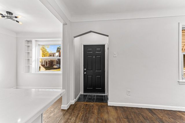 19711 Mansfield Street, Detroit, MI 48235