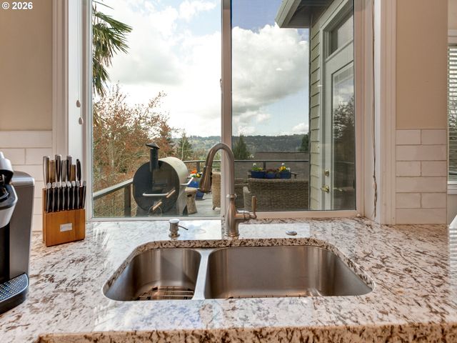 2130 ALPINE Dr, West Linn, OR 97068