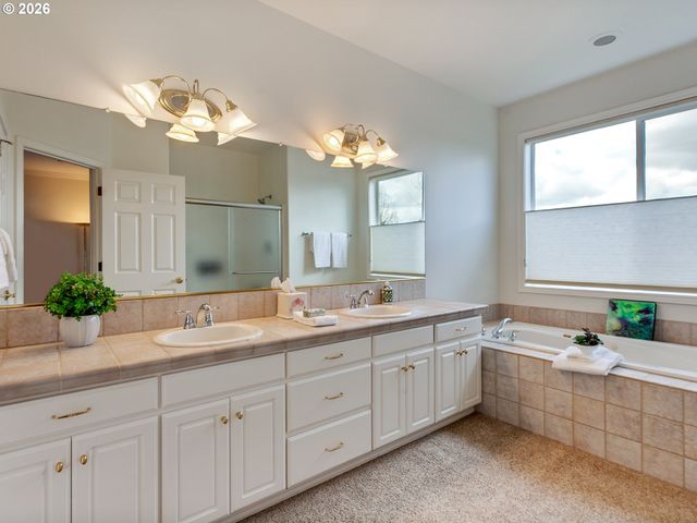 2130 ALPINE Dr, West Linn, OR 97068