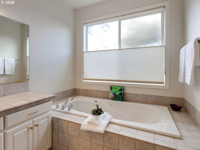 2130 ALPINE Dr, West Linn, OR 97068