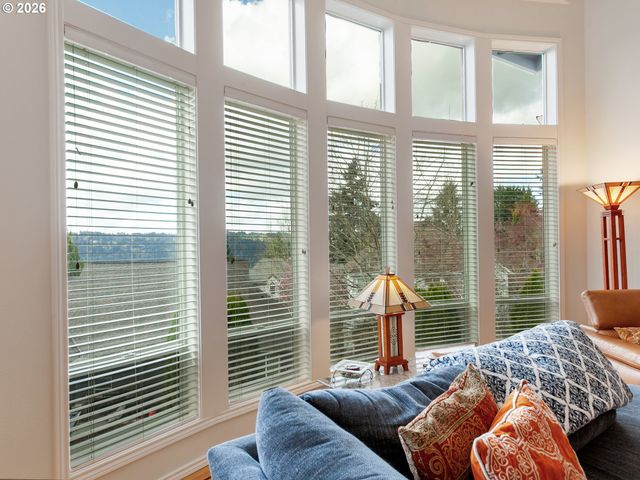 2130 ALPINE Dr, West Linn, OR 97068