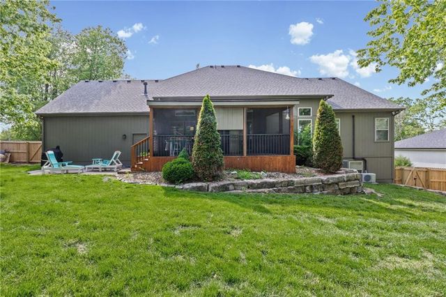 8119 NW Venita Street, Weatherby Lake, MO 64152