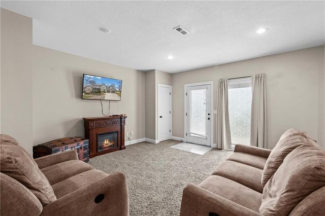 8119 NW Venita Street, Weatherby Lake, MO 64152