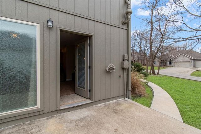 8119 NW Venita Street, Weatherby Lake, MO 64152