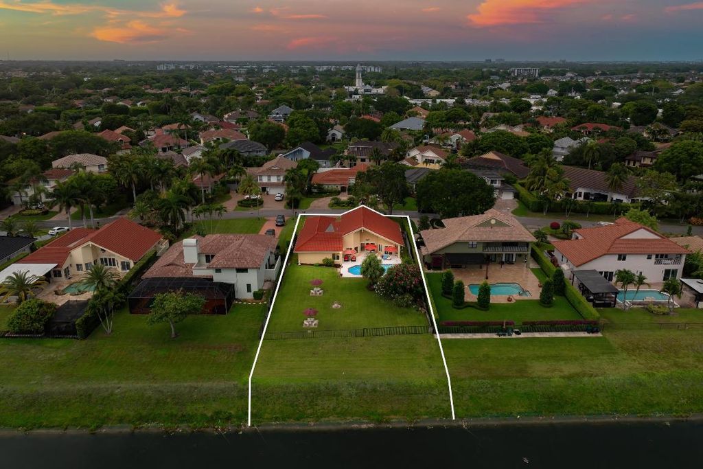 Image 14 of property listing at 5986 Vista Linda Lane, Boca Raton, FL 33433