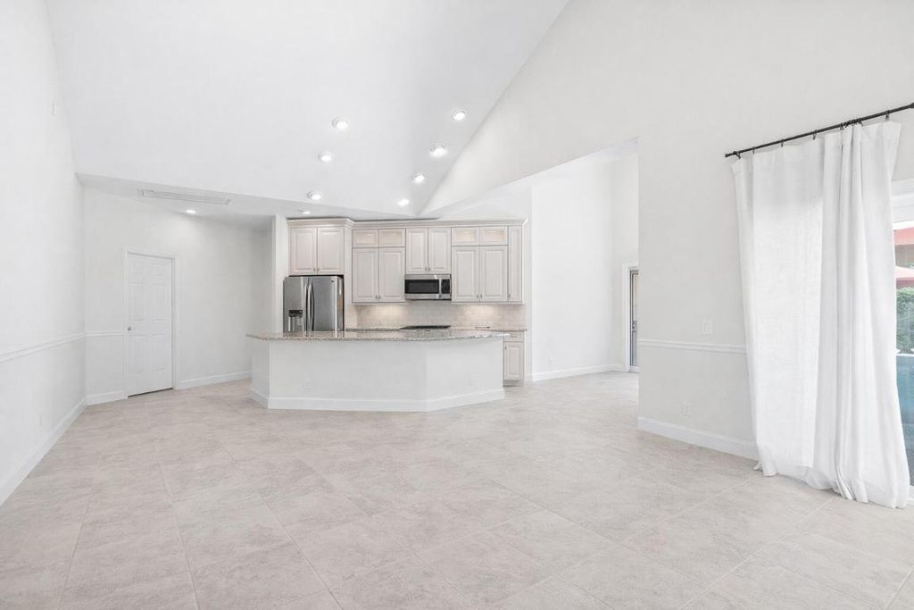 Image 3 of property listing at 5986 Vista Linda Lane, Boca Raton, FL 33433