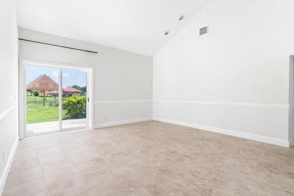 Image 7 of property listing at 5986 Vista Linda Lane, Boca Raton, FL 33433