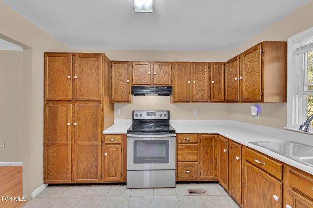 123 Hallborough Drive, Jonesborough, TN 37659