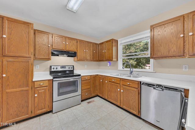 123 Hallborough Drive, Jonesborough, TN 37659