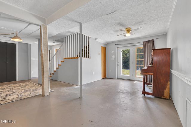 123 Hallborough Drive, Jonesborough, TN 37659